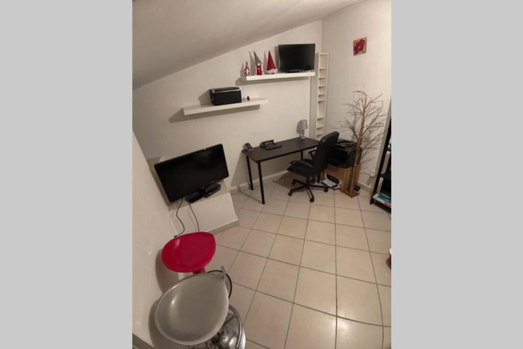 Large House 3 Floors City 'N Sea Vitinia Buitenkant foto